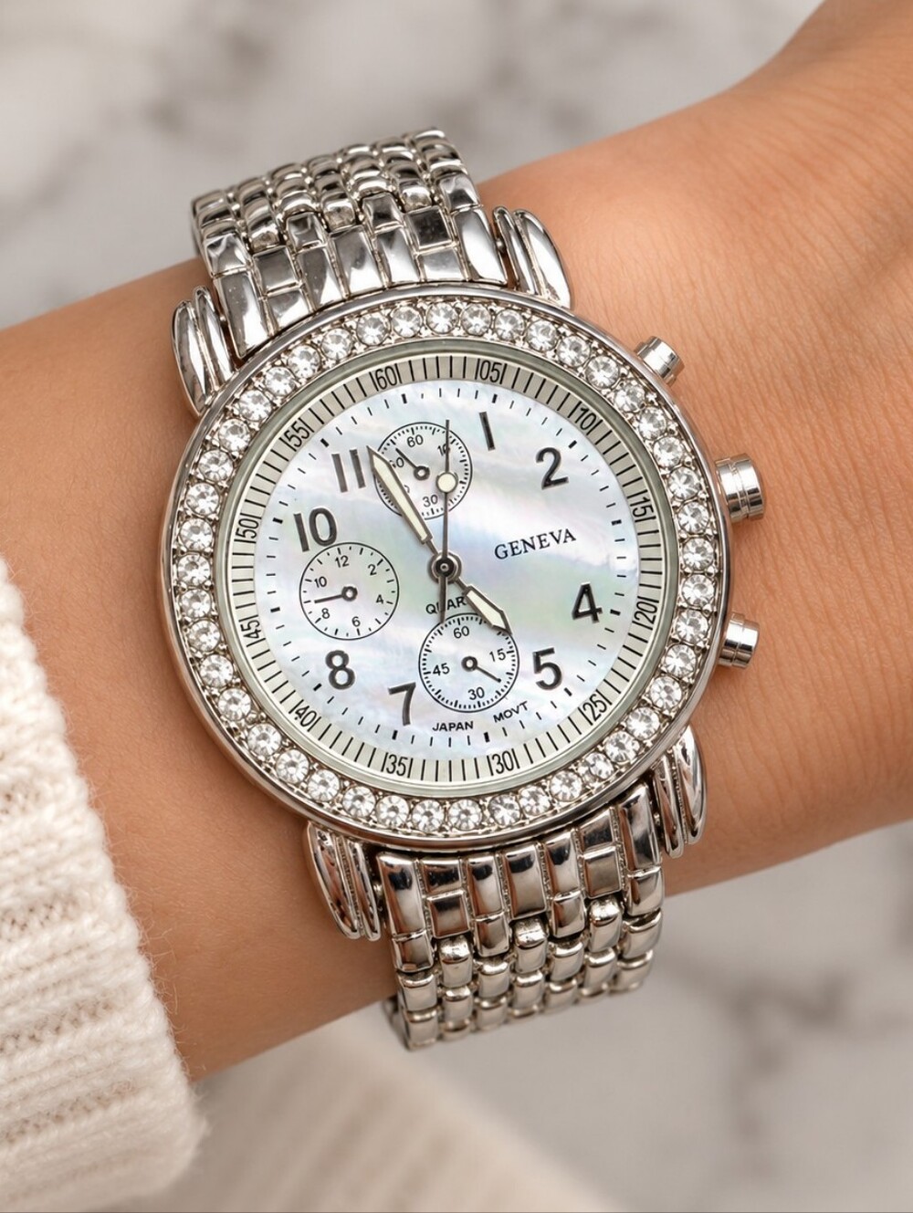⌚️✨️Vintage Geneva Silver Tone Crystal Bezel Mother of Pearl Chronograph Watch
